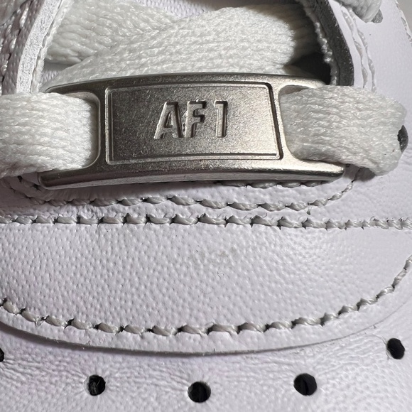 Nike Air Force 1 Men\'s Low Triple White Leather Sneakers Shoe Size 10.5 main image 4